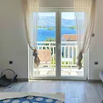 Cozy In Lumbarda With Wifi *